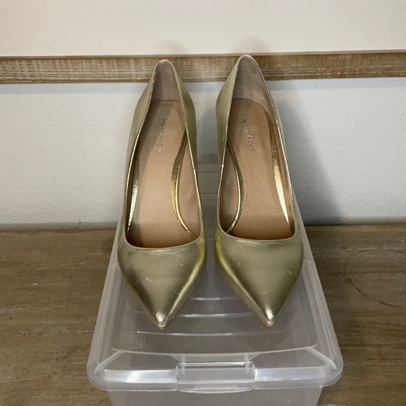 Saks fifth Avenue heels - Picture 1 of 7